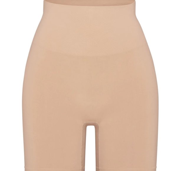 SKIMS Other - SKIMS SOFT SMOOTHING SHORT in CLAY